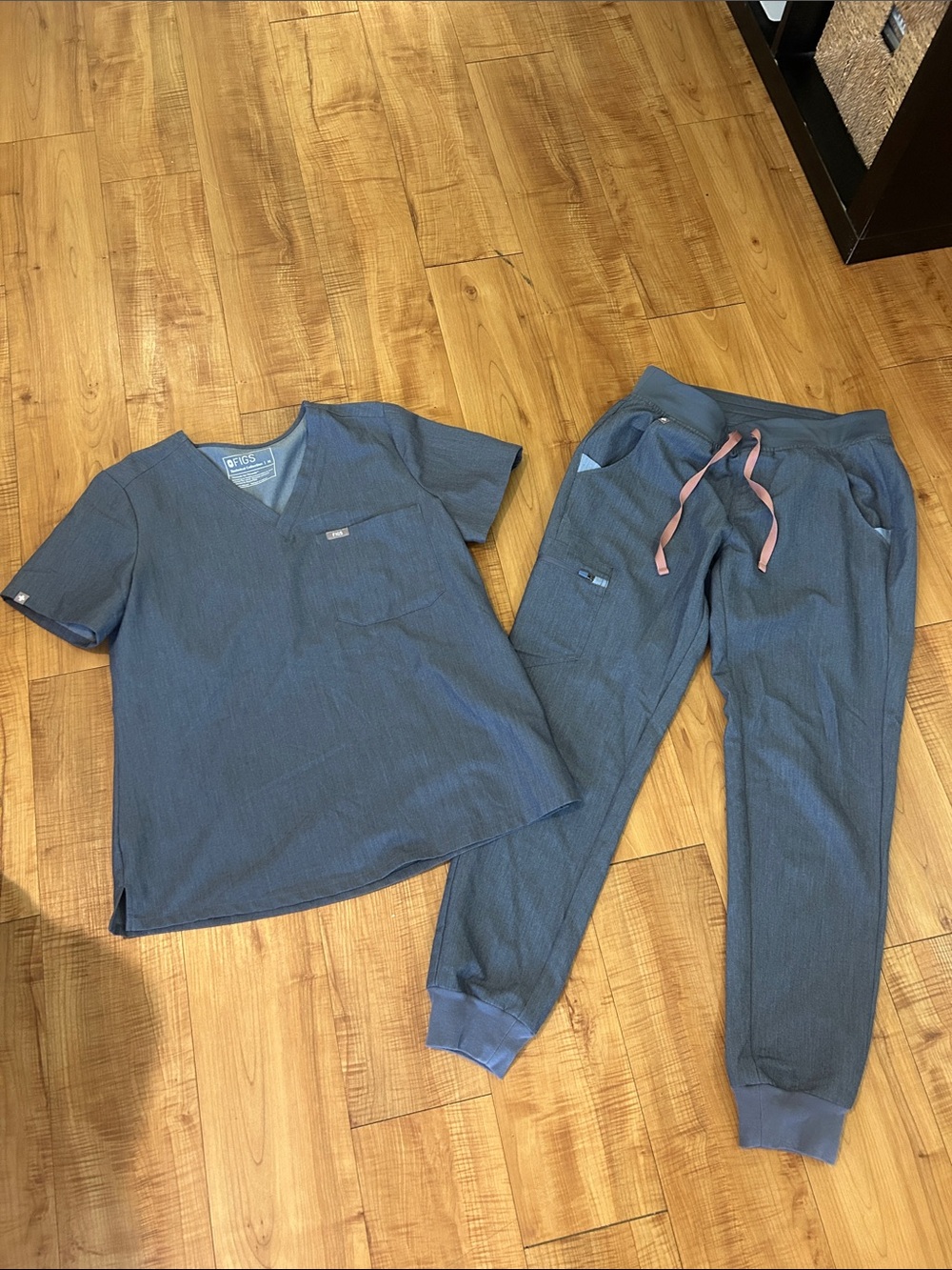 Women’s FIGS heathered Blue SCRUBS Joggerd SMALL Top MEDIUM Pink Drawstring